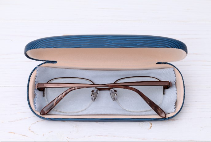Какой материал чехлов для очков лучше всего продается