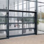 Ворота-жалюзи: что это такое и чем они отличаются от обычных ворот
